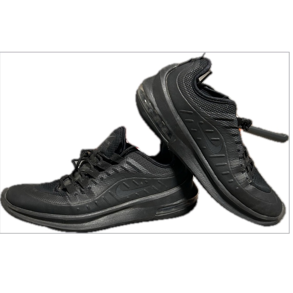 Nike Air Max Axis Low Top Running Shoes Black Women’s size 7.5